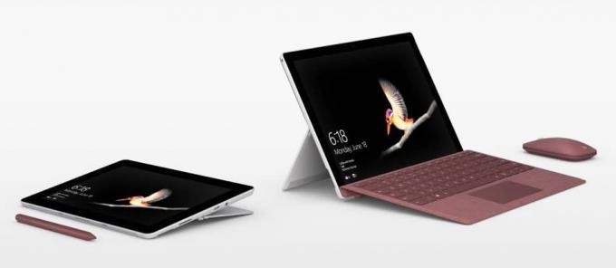 Microsoft Surface Go lisävarusteineen.