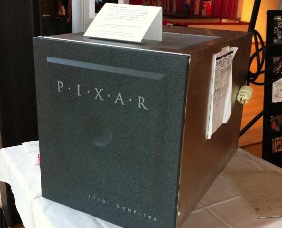 Kalliit Pixar-kuvatietokoneet, mukaan lukien Pixar P-II, käyttivät yrityksen varhaisia ​​animoituja teoksia.