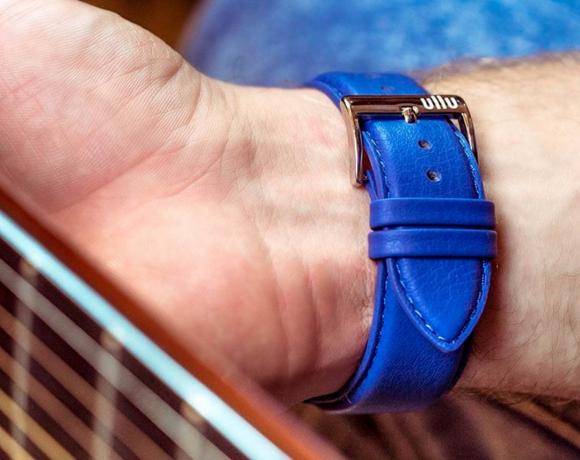 Perjunkite jį naudodami „Blue Steel“ ir 24 kitas ryškias spalvų parinktis iš „Ullu“ aukščiausios kokybės odinių „Apple Watch“ juostų