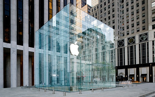 Steve Jobs halusi alun perin, että Fifth Avenue Store olisi vielä suurempi.