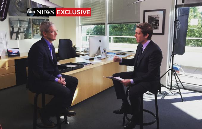 Tim Cooks Büro David Muir interviewt ABC News