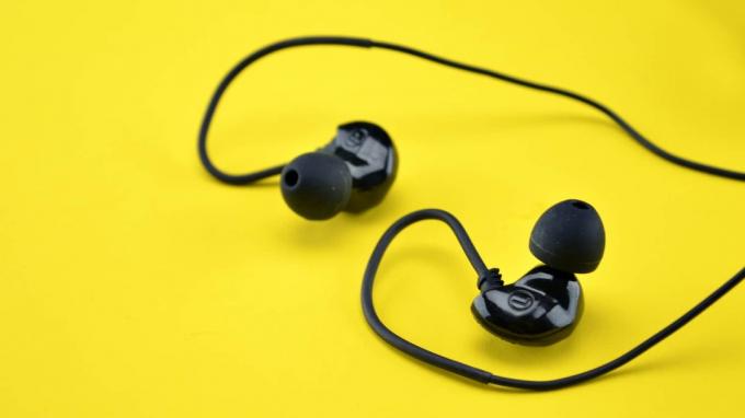 Навушники Brainwavz Audio B200 - одні з найкращих, навіть з деякими компромісами.