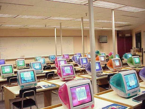 iMacs G3s v računalniški učilnici
