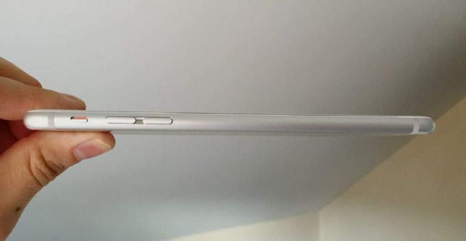האם האייפון 6 פלוס שלך עדיין ישר כמו שזה היה היום שקיבלת אותו? צילום: קיליאן בל/פולחן מק