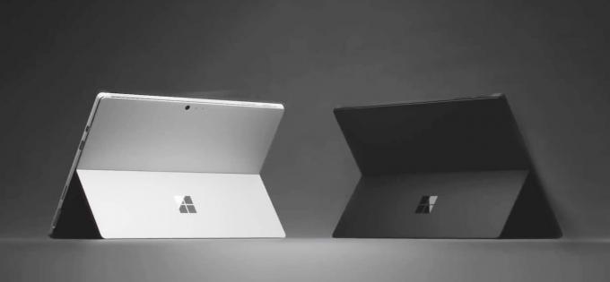 Surface Pro 6 -ის ერთ -ერთი მთავარი ცვლილება ის არის, რომ ის შავ ფერში მოდის. ვუ