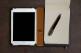 Kaunis Dodocase -kansio pakkaa papeerin ja kynän iPad Minin kanssa
