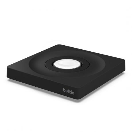 Belkin Boost Charge Pro를 사용하면 충전 퍽이 베이스로 접혀 휴대가 간편합니다.