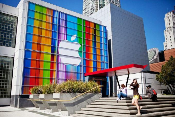 Dekorationen außerhalb des Yerba Buena Center in San Francisco für das letztjährige iPhone 5-Event