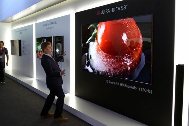 98-дюймова версія 8K-телевізора LG, який буде представлений на виставці CES 2015. Фото: DigitalTrends