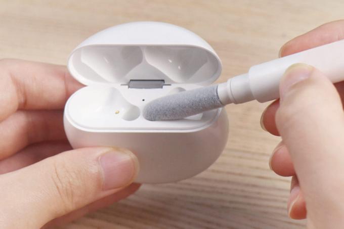 Одржавајте своје АирПодс слушалице у савршеном стању са овим комплетом за чишћење и пуњачем, сада мање од 23 УСД.