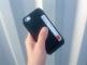 I en verden av fargerikt plastmote tilbehør til iPhone, et svart lærveske som beskytter
