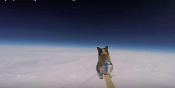 De Loki Lego Launcher bereikte 78.000 voet boven de aarde voordat de weerballon barstte.