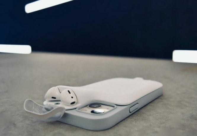 Power1 er et etui, der bærer og oplader din iPhone og dine AirPods.