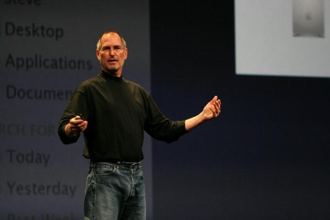 Kniha Steve Jobs. Jobs měl vždy v rukávu „ještě jednu věc“, z hlediska nového produktu. A kniha samozřejmě končí 