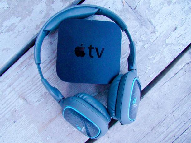გამოიყენეთ Bluetooth ყურსასმენი, რომ უყუროთ Apple TV- ს მშვიდად.