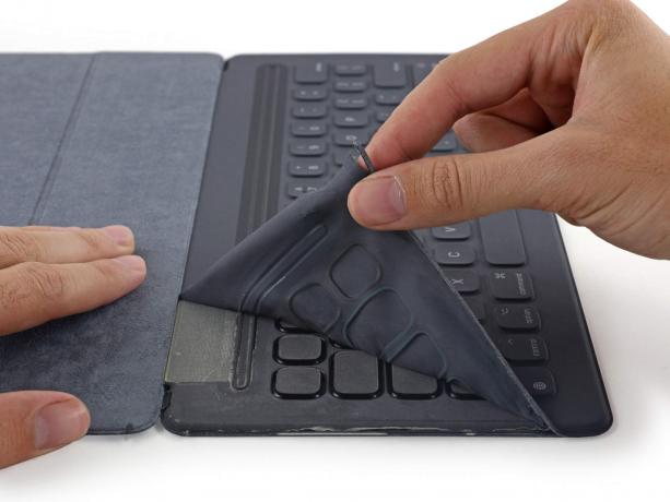 لوحة مفاتيح Apple الجديدة مصنوعة من قماش عالي التقنية.