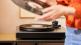 Har du vinyl? Ny skivspelare strömmar högkvalitativt ljud över Bluetooth.
