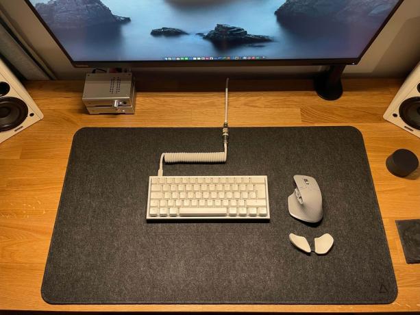 Nu vezi acea odihnă ergonomică pentru mouse și acel cablu înfășurat pentru tastatură în fiecare zi.