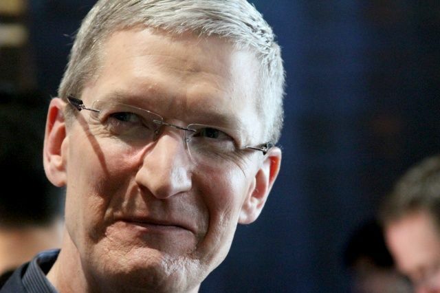 Kirjan mukaan Sirin kyvyttömyys noudattaa Applen standardeja on vain yksi Cookin monista epäonnistumisista. Ja jättämällä huomiotta tosiasia, että se oli Steve Jobs -projekti.