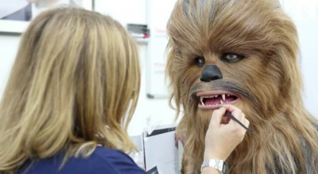 זה לקח צוות של 10 עובדים בערך 800 שעות רק כדי לקבל את השיער נכון על Chewbacca.