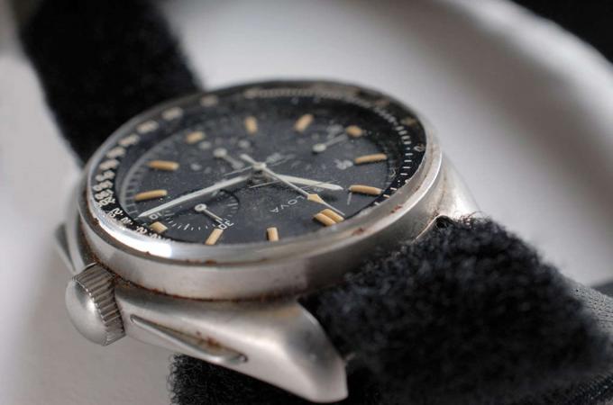 Овај сат Булова који носи командант Апола 15 Давид Сцотт биће отворен на аукцији по цени од 50.000 долара.