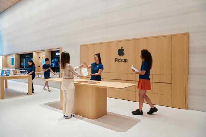 Apple Brompton Road — це перший магазин Apple у Великій Британії зі спеціальною зоною самовивозу Apple.