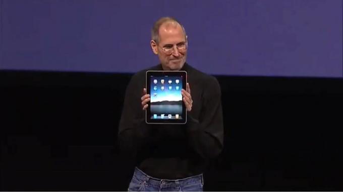 Steve Jobs cu iPad-ul original