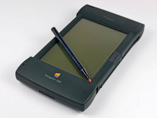 Newton MessagePad 2000 membawa banyak peningkatan ke jajaran PDA Apple yang gagal.