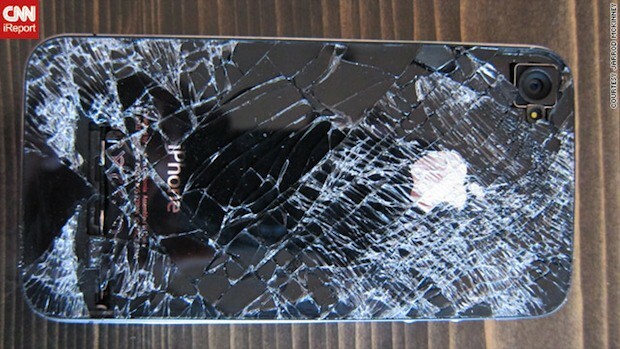 nehoda iPhonu-4 při seskoku padákem