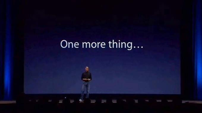 Steve Jobs jelas tampak besar di atas narasi Apple
