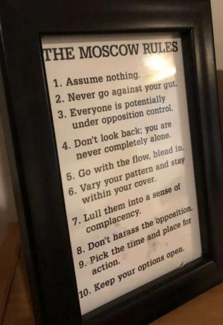 Moskovské pravidlá zobrazené v Medzinárodnom špionážnom múzeu.