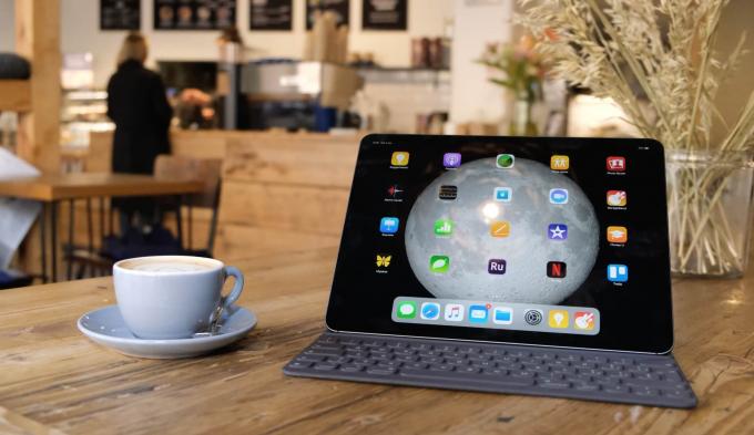 Smart Keyboard Folio iPad- ს აქცევს ლეპტოპად, მაგრამ უკეთესი ვარიანტებიც არსებობს.
