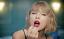 Taylor Swift는 새로운 Apple Music 광고에서 Jimmy Eat World를 선보입니다.