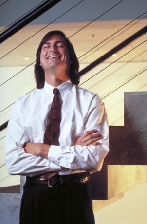 Steve'as Jobsas Jobsas nusijuokė kartu su „Fortune“ fotografu Dougu Menuezu
