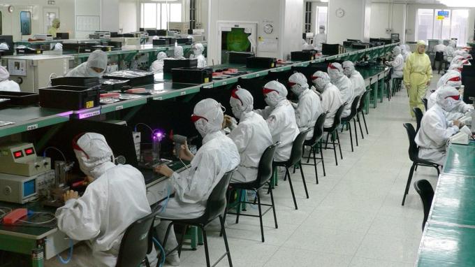 Door het coronavirus veroorzaakte sluitingen blijven Chinese fabrieken ontwrichten.