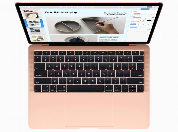 MacBook Air 2018 открыт
