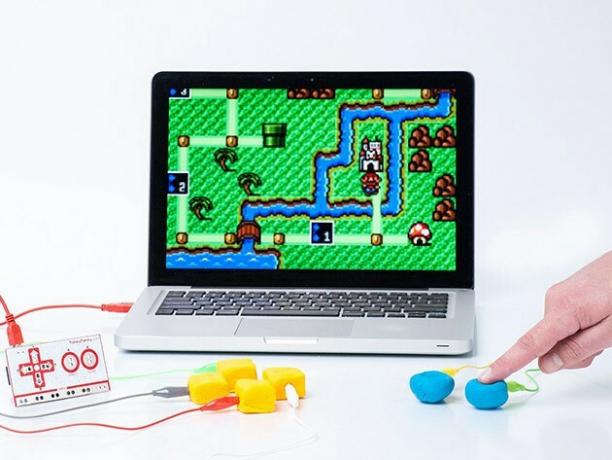 Makey Makey vám umožní přeměnit cokoli na počítačový ovladač, od broskví po Play-Doh.