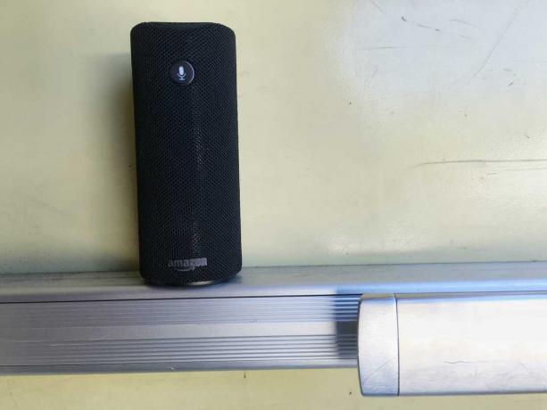Amazon Echo Tap är den bärbara, batteridrivna medlemmen i familjen smarta högtalare.