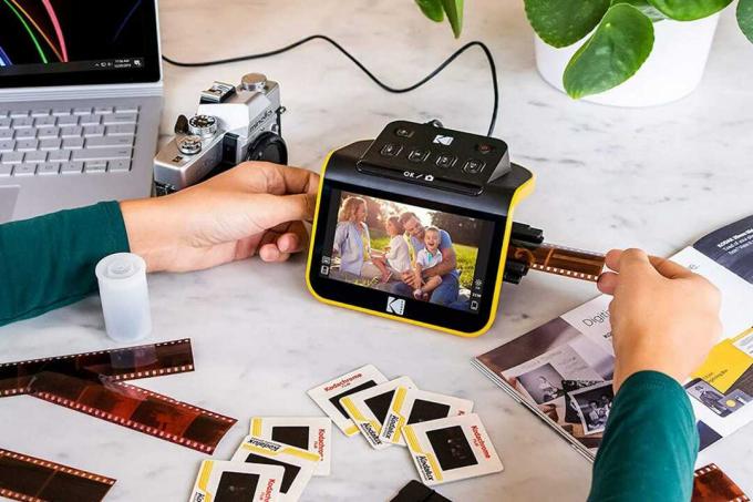 Зберігайте фотографічні спогади за допомогою сканера Kodak Slide N Scan.