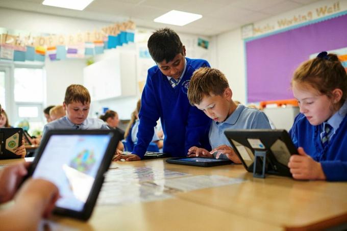 Az Apple segít kódolási leckéket tanítani már 5 éves gyerekeknek