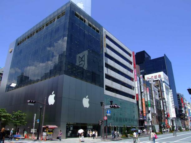 Applen myymälä Tokion ylellisellä Ginzan ostosalueella.