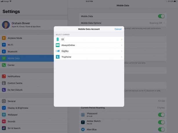 Apple SIM ви позволява да купувате планове за данни директно от вашия iPad. Apple Watch също трябва