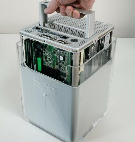 Net als bij het nieuwe Mac Pro-ontwerp van 2019 waren de lef van de Apple Power Mac G4 Cube gemakkelijk toegankelijk.