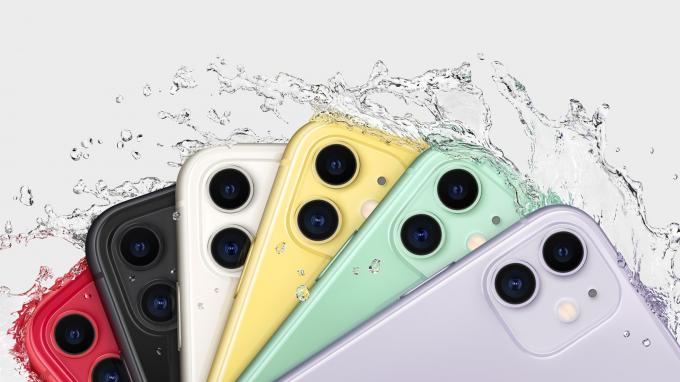 iPhone-11-νερό
