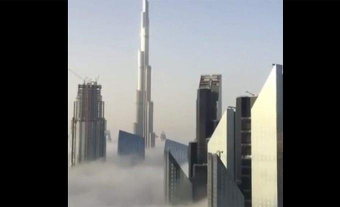 Pohled na Dubaj z iPhone Catalin Marin před telefonem padl 40 příběhů. Foto: Catalin Marin/YouTube
