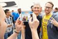 Tim Cook avaa Applen Palo Alto -kaupan iPhone 6 -asiakkaille