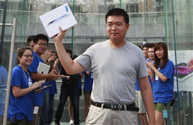 Neljän kuukauden viiveen jälkeen uusi iPad on vihdoin myynnissä Kiinassa tänään.