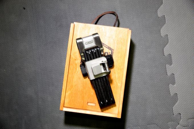 Abus Bordo Centium은 독일에서 손으로 만든 아주 멋진 자물쇠이며 이 멋진 상자에 들어 있습니다.