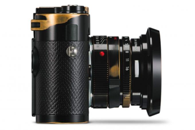 Рокерът Лени Кравиц помогна на Leica да проектира камера с ограничено издание, която умишлено е състарена на ръка. Снимка: Leica