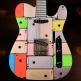 Deze gitaar gemaakt van 106 iPhones werkt echt